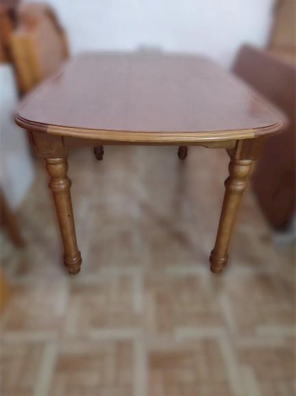 imagen de Mesa de cocina curva