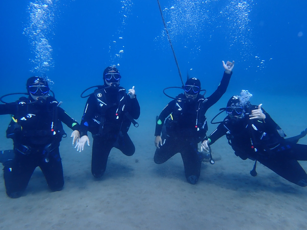 imagen de Bautizo de buceo en Playa Chica - No se requiere experiencia 