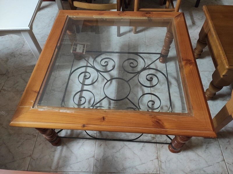 imagen de Mesa de centro cristal y forja cuadrada 