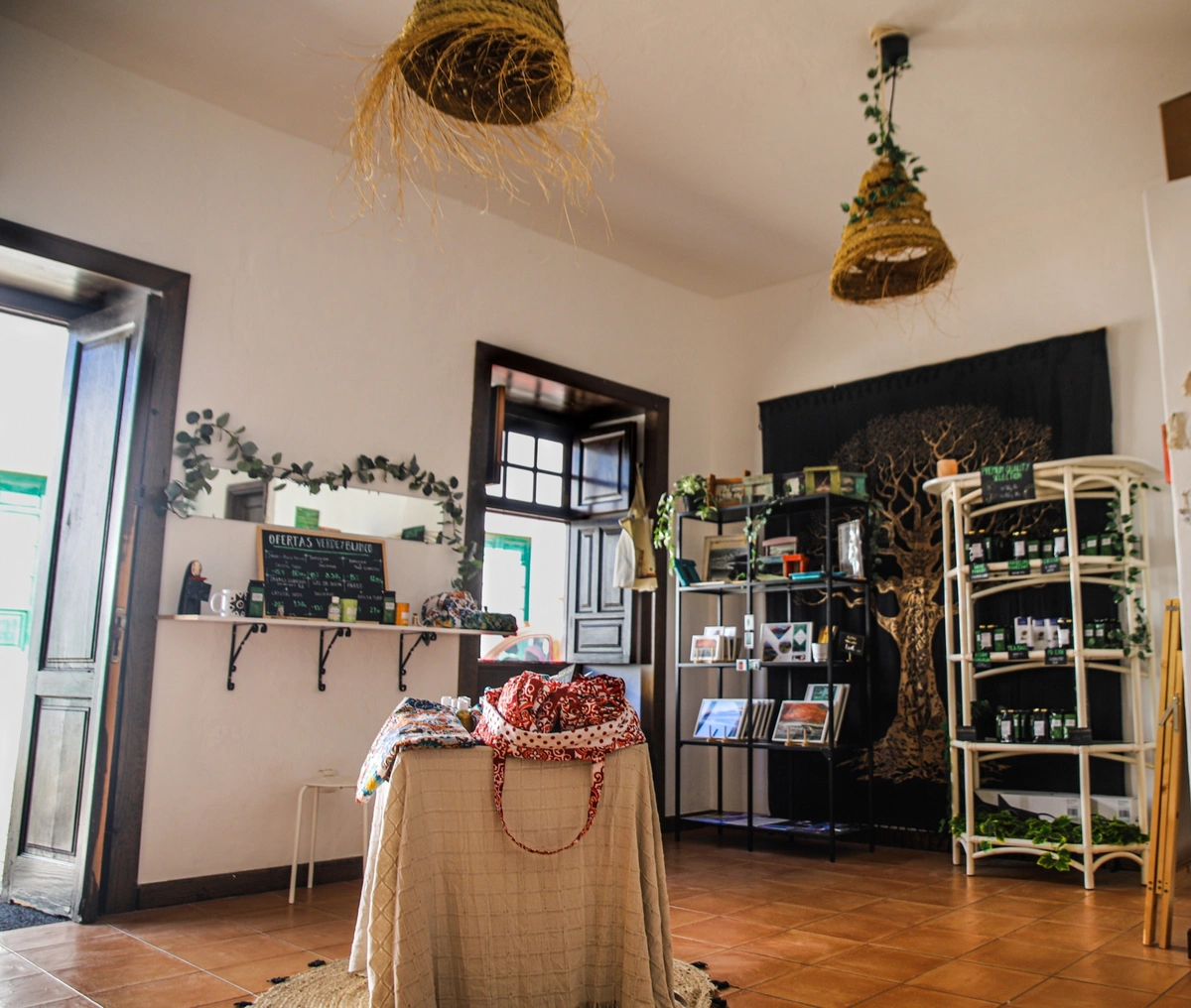 galeria de imágenes de Verde y Blanco - hierbas y artesanìa