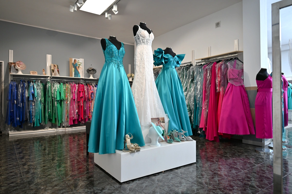 galeria de imágenes de AURA NOVIAS & FIESTA