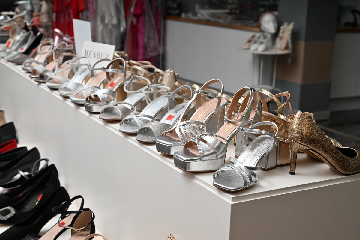 galeria de imágenes de AURA NOVIAS & FIESTA