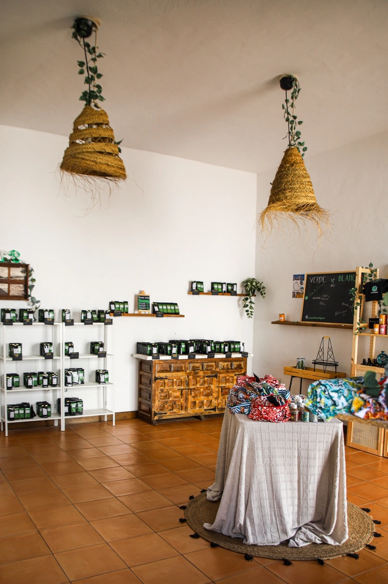 galeria de imágenes de Verde y Blanco - hierbas y artesanìa