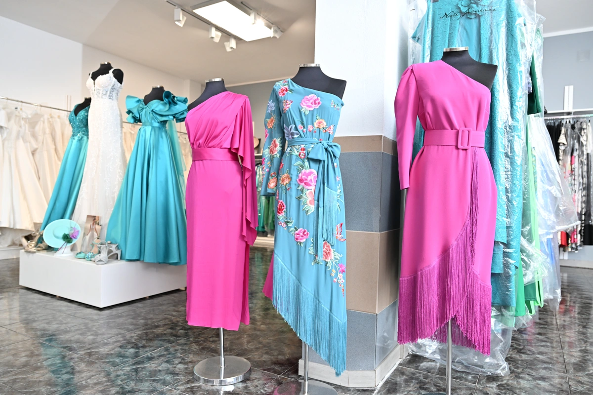 galeria de imágenes de AURA NOVIAS & FIESTA