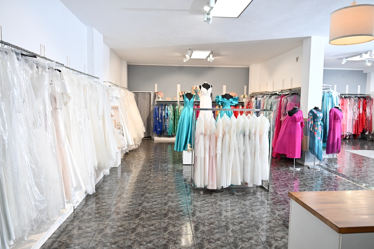 galeria de imágenes de AURA NOVIAS & FIESTA