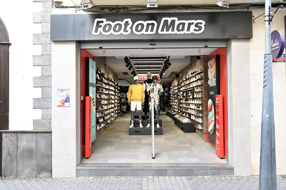 galeria de imágenes de FOOT ON MARS ARRECIFE LANZAROTE