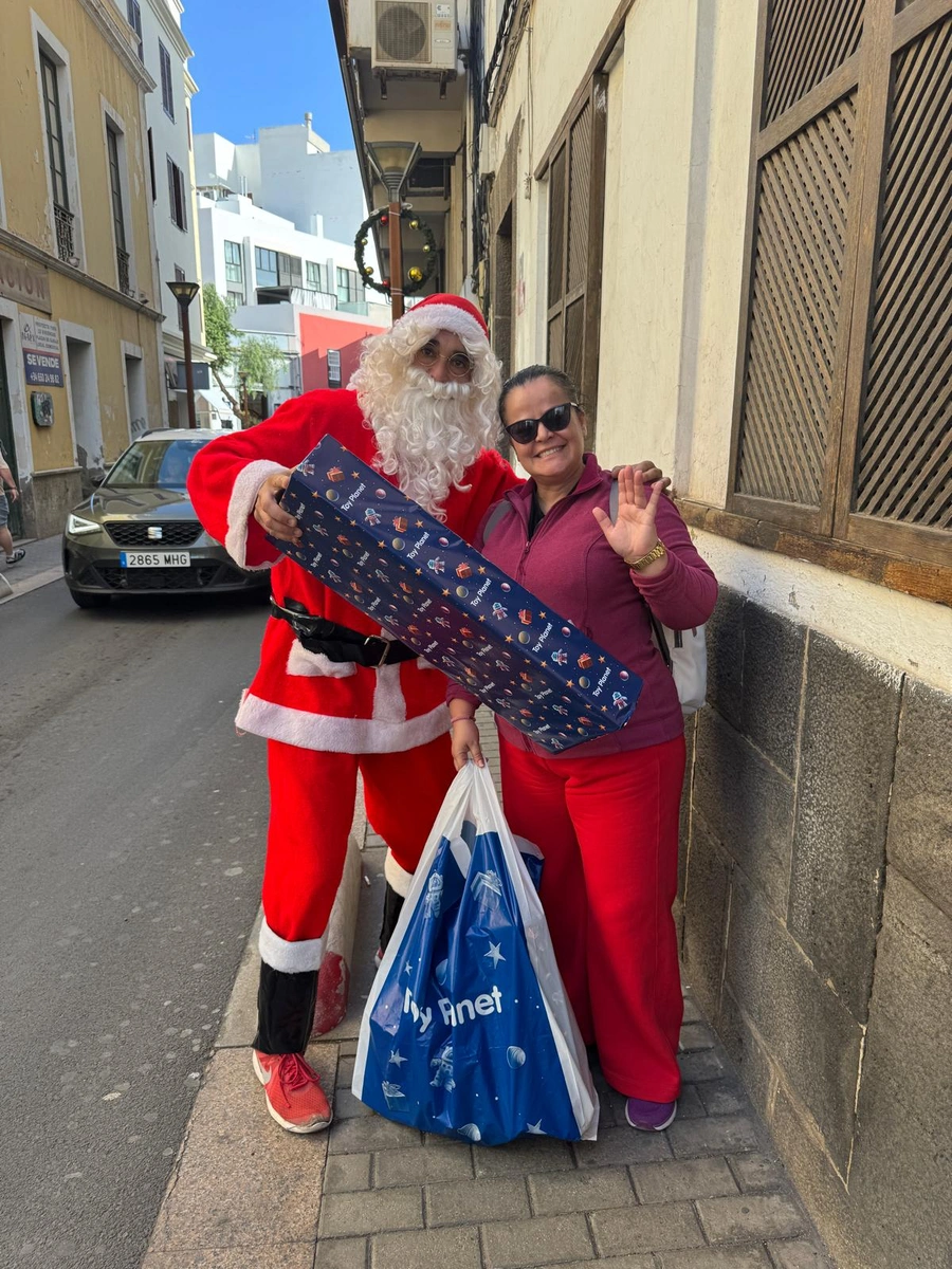 Papá Noel visita la zona comercial de Arrecife