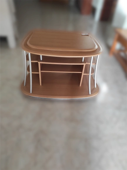 Imagen de: Mesa auxiliar de televisión con ruedas  