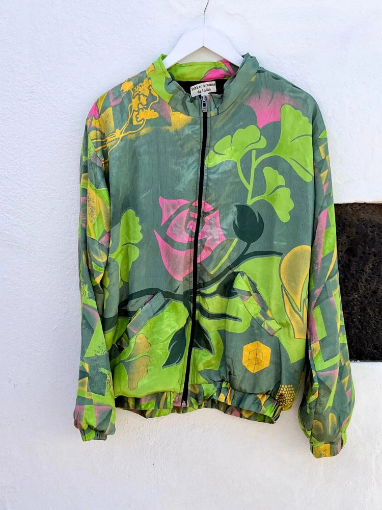 Imagen de: Bomber de seda reciclada 